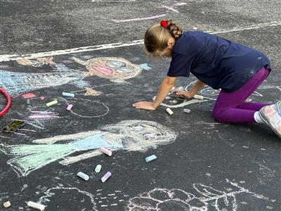 chalk drawing girl