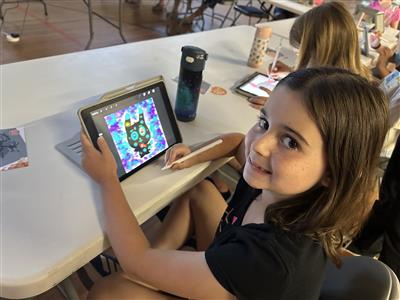 girl smile with ipad