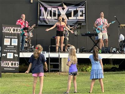 moxie with 3 girls